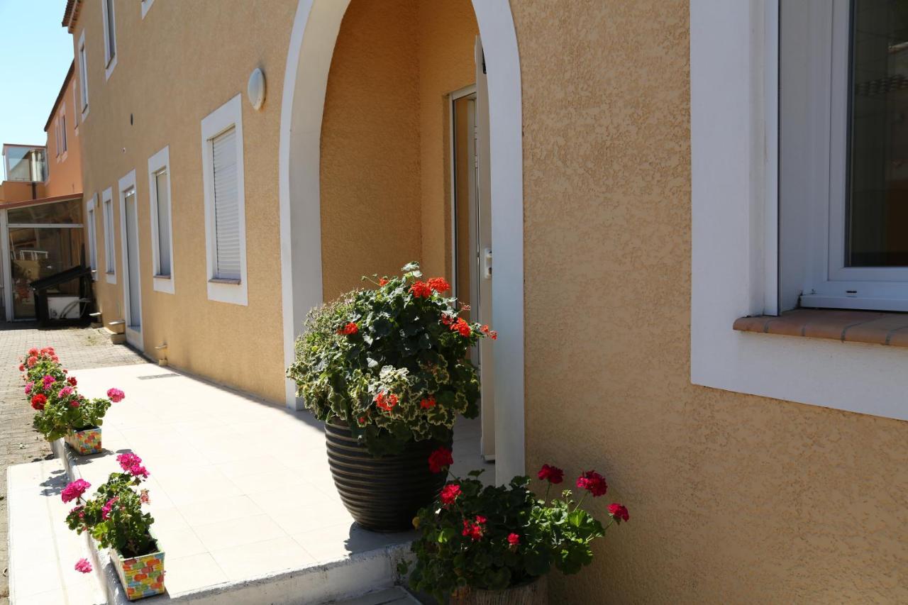 Hotel Myriam Vias Plage Exterior photo